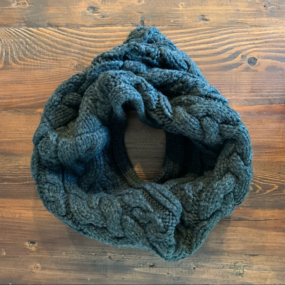 GAP Infinity Scarf in Forest Green